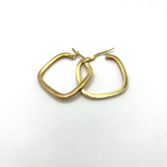 Earring Square Pierced Hoop Earring
925 Sterling Silver Vermeil Gold Tone - Picture 5 of 8